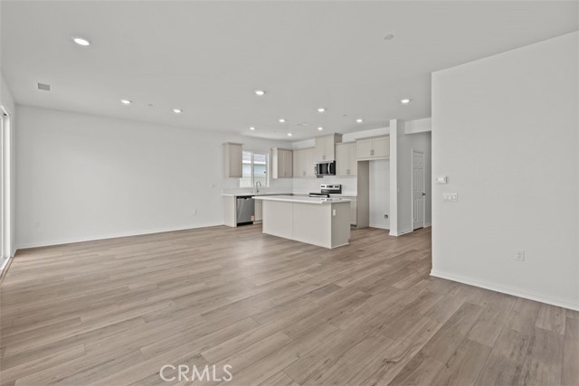 27354 Dunite Drive, Perris CA: https://media.crmls.org/medias/9b90d1dc-aa6c-4b38-a994-4e3562d7c5de.jpg