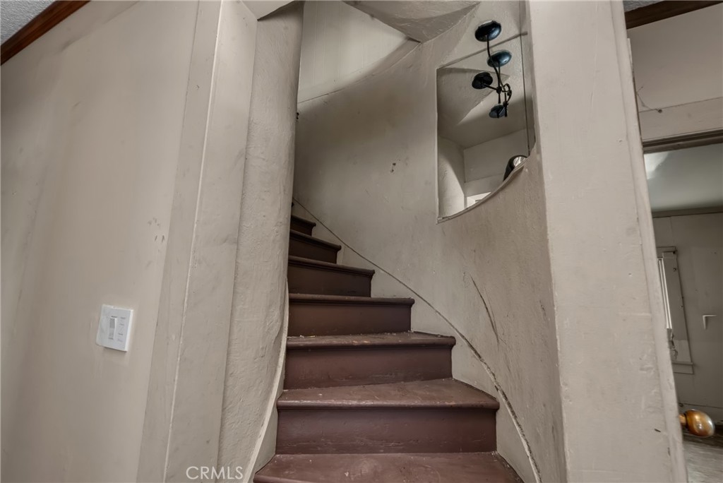 https://media.crmls.org/medias/9b90feeb-8257-4842-a5de-4735cc2878be.jpg?preset=X-Large