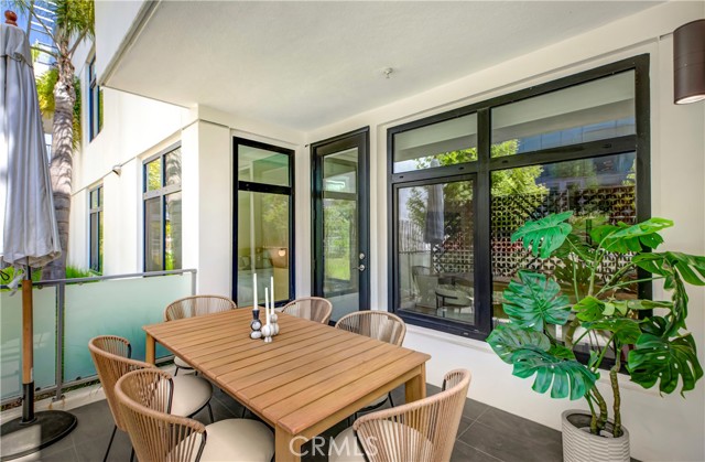 399 E Del Mar Boulevard, Pasadena CA: https://media.crmls.org/medias/9b91aea0-b7fd-42a1-b1c0-b3353529df43.jpg