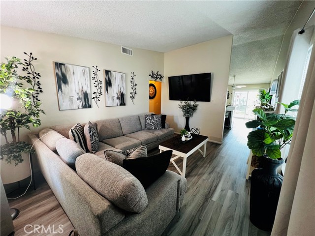 Detail Gallery Image 5 of 25 For 12209 Hythe St, Moreno Valley,  CA 92557 - 3 Beds | 2 Baths