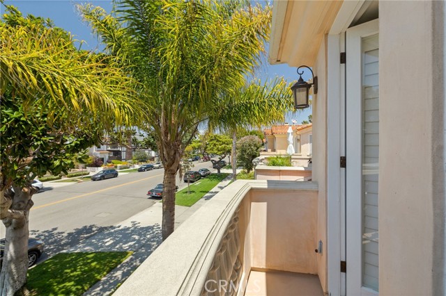 618 Broadway, Redondo Beach, California 90277, 3 Bedrooms Bedrooms, ,2 BathroomsBathrooms,Residential,Sold,Broadway,SB24116021