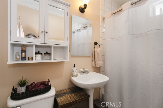 Detail Gallery Image 7 of 13 For 1542 Christine, Simi Valley,  CA 93063 - 3 Beds | 1/1 Baths