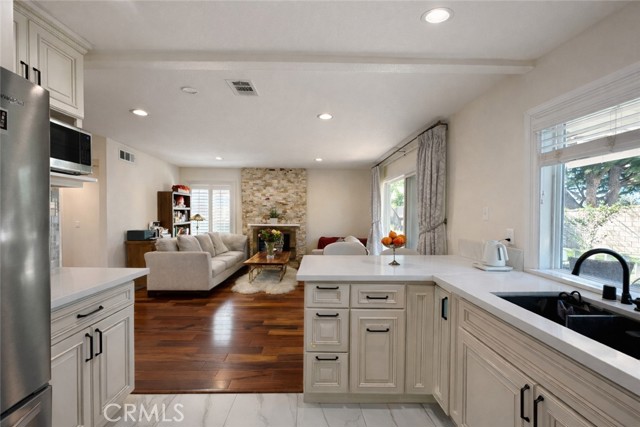 Detail Gallery Image 10 of 23 For 1205 Stratford Ln, San Dimas,  CA 91773 - 4 Beds | 2/1 Baths