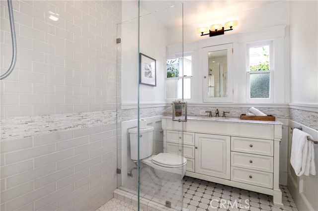 802 S Arroyo Boulevard, Pasadena CA: https://media.crmls.org/medias/9b94dfe5-5c04-4f5e-b39f-a5b9a532ce27.jpg