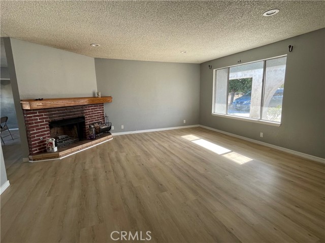 Detail Gallery Image 3 of 11 For 14199 Havasu Rd, Apple Valley,  CA 92307 - 3 Beds | 2 Baths