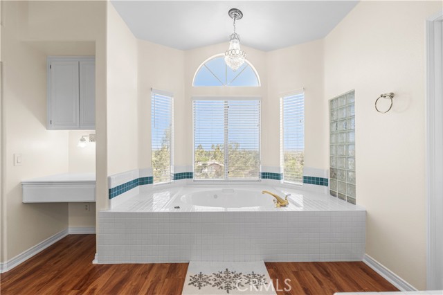 1215 Date Palm Drive, Palmdale CA: https://media.crmls.org/medias/9b961f5a-7863-4ff2-9d23-1a7c63948072.jpg