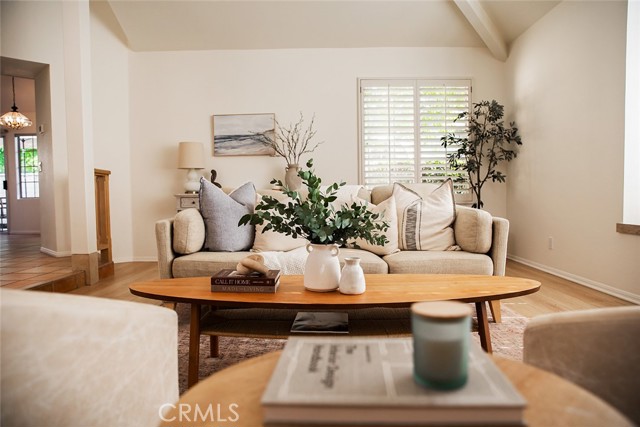 Detail Gallery Image 4 of 28 For 1559 Meadow Cir, Carpinteria,  CA 93013 - 3 Beds | 3 Baths