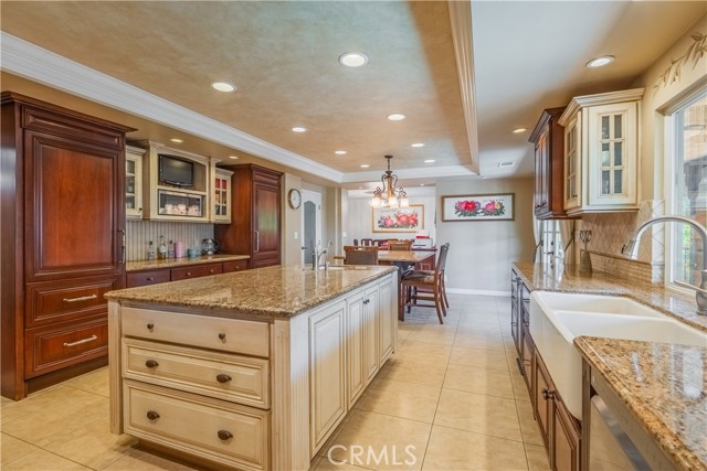 Detail Gallery Image 19 of 58 For 2899 N Monte Verde Dr, Covina,  CA 91724 - 5 Beds | 5 Baths