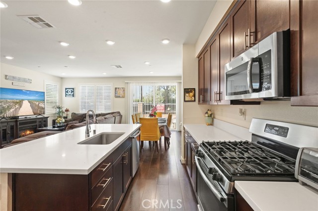 Detail Gallery Image 12 of 42 For 12827 W Hemingway Dr, San Fernando,  CA 91340 - 4 Beds | 2/1 Baths