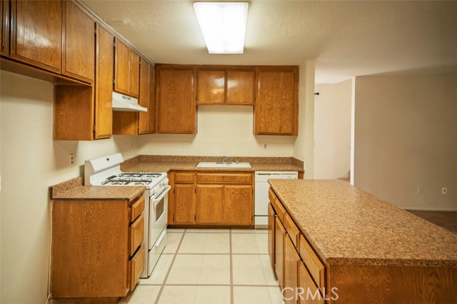 Detail Gallery Image 3 of 14 For 15744 Bear Valley Rd #8,  Victorville,  CA 92395 - 2 Beds | 2/1 Baths