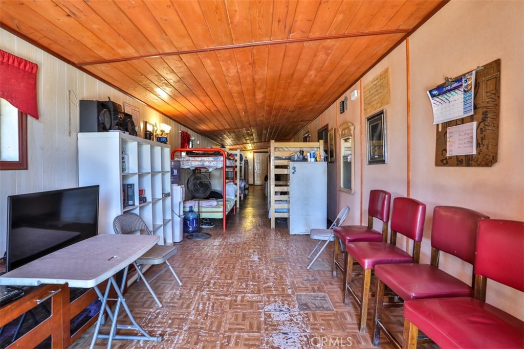 https://media.crmls.org/medias/9b99fcf5-a536-4275-9659-8a5954e05718.jpg?preset=X-Large