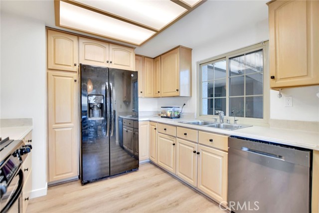 Detail Gallery Image 15 of 43 For 8866 Tulare Dr 301c,  Huntington Beach,  CA 92646 - 3 Beds | 2 Baths