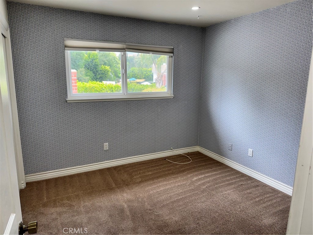 https://media.crmls.org/medias/9b9ab20f-3c44-4d8b-93da-d60706d91ad2.jpg?preset=X-Large