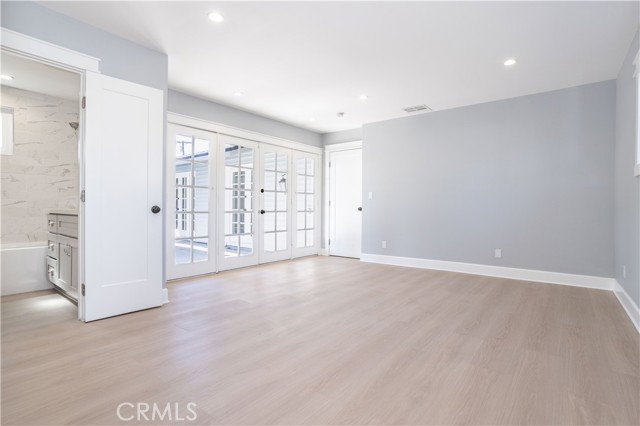 Detail Gallery Image 13 of 33 For 11256 Haskell Ave, Granada Hills,  CA 91344 - 4 Beds | 3 Baths