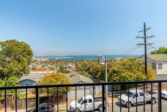 711 W 33rd Street, San Pedro CA: https://media.crmls.org/medias/9b9cc483-3601-4694-b16e-072a5f8d327d.jpg