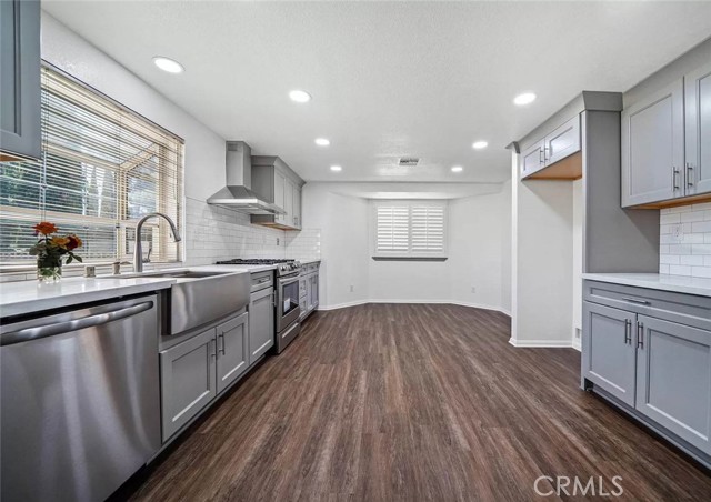 Detail Gallery Image 3 of 19 For 39812 Golfers, Palmdale,  CA 93551 - 5 Beds | 3 Baths