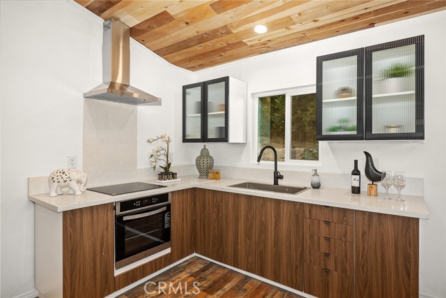 304 W Graves Avenue, Monterey Park CA: https://media.crmls.org/medias/9b9d6954-7bce-4112-b320-138d2b6b44a9.jpg