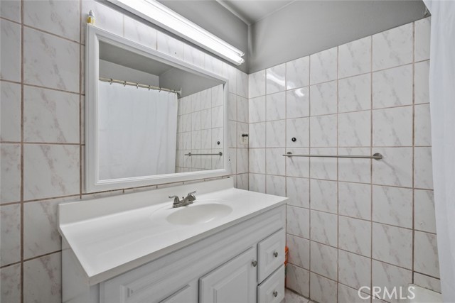 Detail Gallery Image 11 of 44 For 9625 Alexander Ave, South Gate,  CA 90280 - 3 Beds | 2 Baths