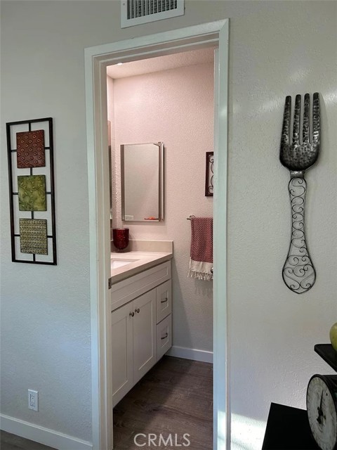 Detail Gallery Image 8 of 17 For 590 Wendy Ln, Costa Mesa,  CA 92627 - 2 Beds | 2/1 Baths