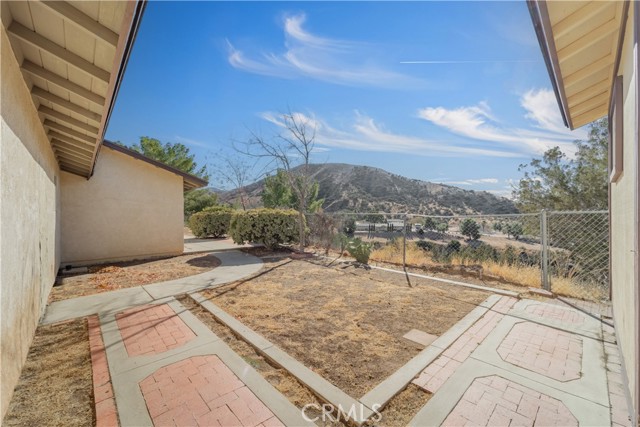 31427 Indian Oak Rd, Acton CA: https://media.crmls.org/medias/9b9df4b3-01bc-4aa1-a28f-ec4a4683fc52.jpg