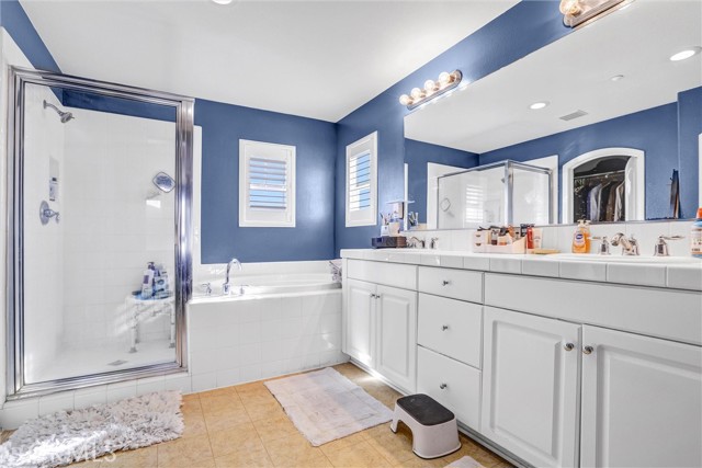 Detail Gallery Image 13 of 28 For 707 Ibiza Ln, Oxnard,  CA 93035 - 4 Beds | 2/1 Baths