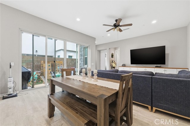 Detail Gallery Image 5 of 40 For 155 Spectacle, Irvine,  CA 92618 - 4 Beds | 3 Baths