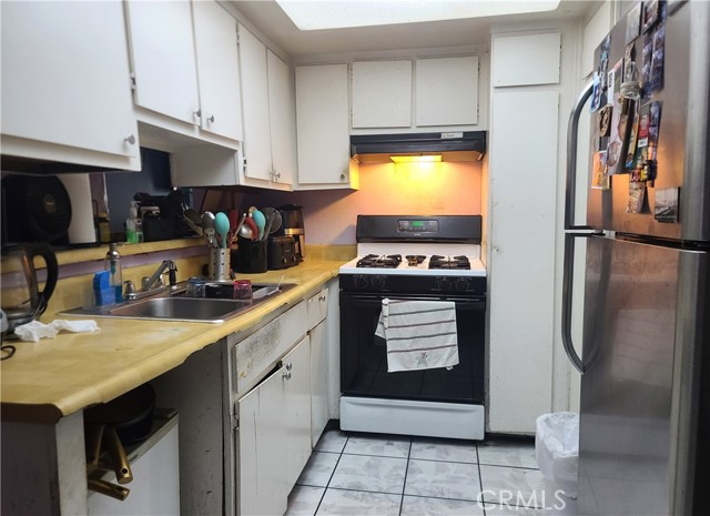 8847 Willis Avenue, D01 photo 5