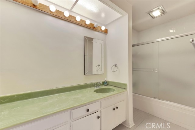 Detail Gallery Image 19 of 37 For 19933 Hiawatha St, Chatsworth,  CA 91311 - 5 Beds | 2/1 Baths