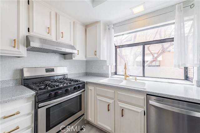 3555 W Greentree Circle, Anaheim CA: https://media.crmls.org/medias/9ba33c28-ce91-4670-928c-876849d4e017.jpg
