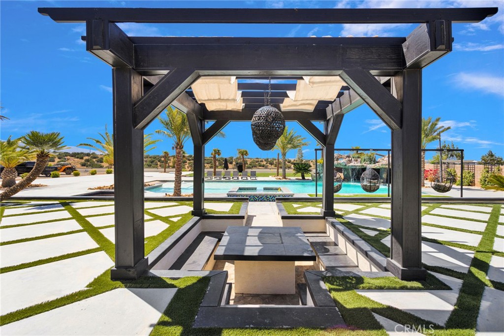 https://media.crmls.org/medias/9ba3bb9e-203a-4d55-89df-b205e7370c4e.jpg?preset=X-Large
