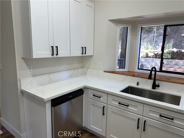 Detail Gallery Image 9 of 27 For 25094 Valle Dr, Crestline,  CA 92325 - 2 Beds | 1 Baths