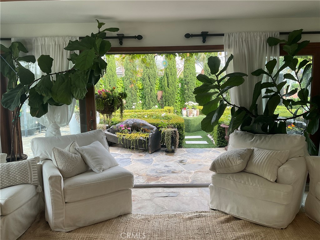 MLS #OC25182899 img 8