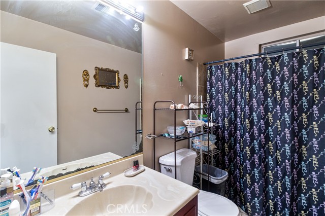 Detail Gallery Image 10 of 13 For 18793 San Bernardino, Bloomington,  CA 92316 - 3 Beds | 2 Baths