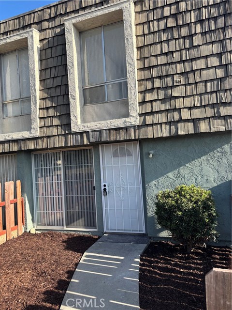 Detail Gallery Image 1 of 11 For 25180 5th St, San Bernardino,  CA 92410 - 3 Beds | 2/1 Baths