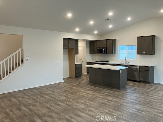 Detail Gallery Image 2 of 3 For 1340 Callista Way, Perris,  CA 92571 - 5 Beds | 3 Baths