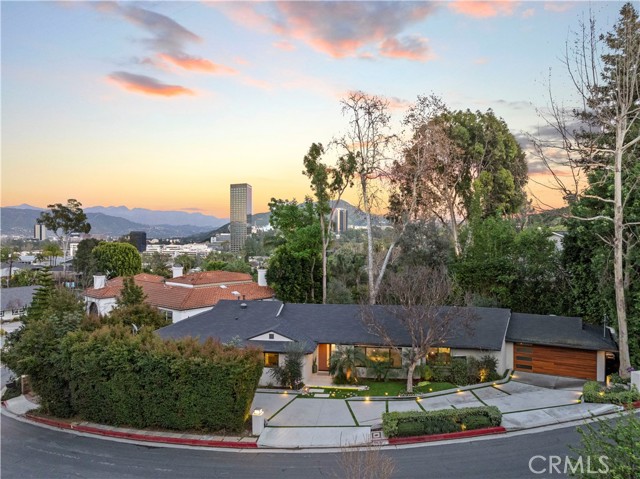 Detail Gallery Image 2 of 49 For 3640 Wrightwood, Studio City,  CA 91604 - 3 Beds | 3 Baths