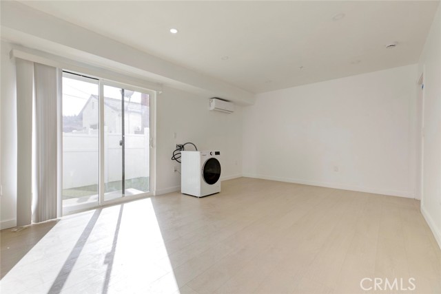 Detail Gallery Image 3 of 16 For 5654 1/2 Cartwright, North Hollywood,  CA 91601 - 1 Beds | 1 Baths