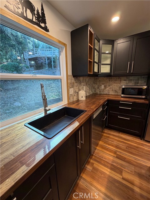 Detail Gallery Image 11 of 26 For 675 Pinnacle, Lake Arrowhead,  CA 92352 - 3 Beds | 2 Baths