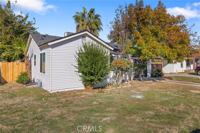 Detail Gallery Image 3 of 38 For 766 Lincoln St, Hanford,  CA 93230 - 3 Beds | 1 Baths