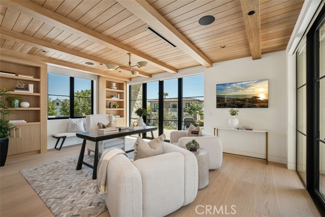 Detail Gallery Image 11 of 59 For 302 Kings Rd, Newport Beach,  CA 92663 - 6 Beds | 8/1 Baths
