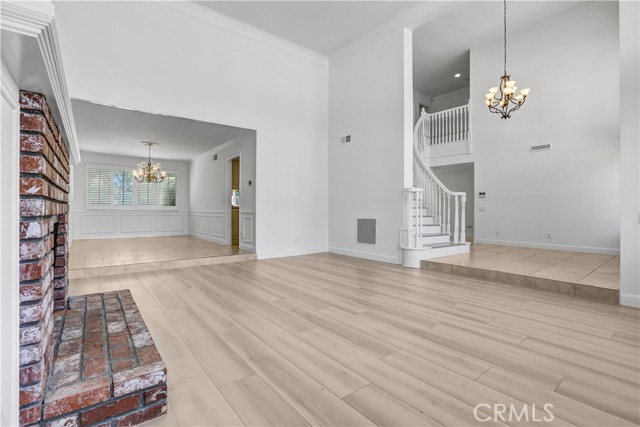 22718 Town Crier Road, Calabasas CA: https://media.crmls.org/medias/9bab4975-ba78-4136-80aa-13f314f3a2cd.jpg