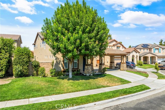 Detail Gallery Image 2 of 48 For 1427 Butterfly Ct, Hemet,  CA 92545 - 5 Beds | 3/1 Baths