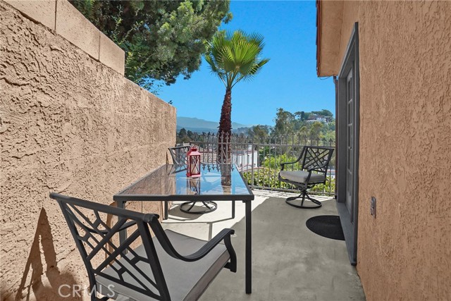 Detail Gallery Image 5 of 33 For 2524 Ivan Hill Terrace, Silver Lake Los Angeles,  CA 90039 - 3 Beds | 2/1 Baths