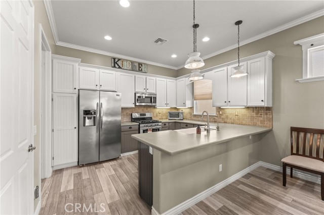 Detail Gallery Image 5 of 42 For 304 Brooklawn Dr, Banning,  CA 92220 - 2 Beds | 2 Baths