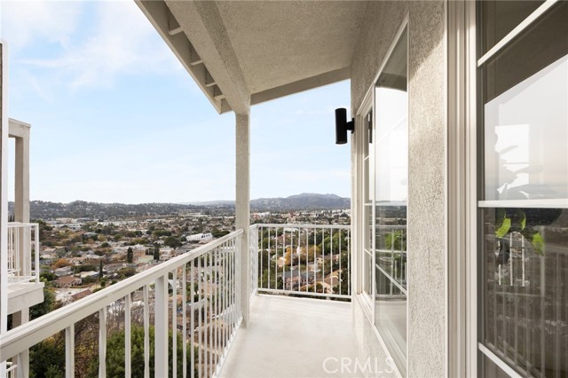 Detail Gallery Image 28 of 32 For 2391 Yorkshire Dr, Los Angeles,  CA 90065 - 3 Beds | 2/1 Baths