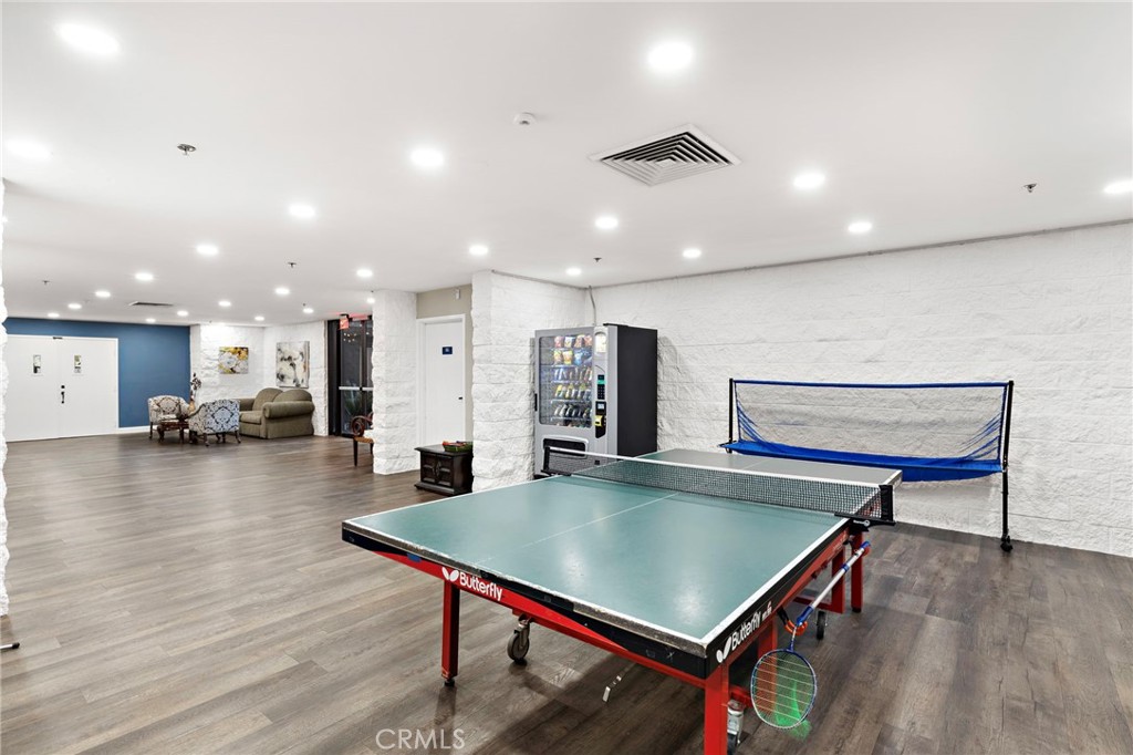 https://media.crmls.org/medias/9bae3a87-e015-4f4c-b7a3-abb2174a5c65.jpg?preset=X-Large