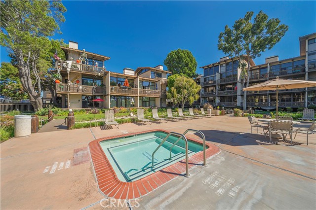 Detail Gallery Image 7 of 28 For 6336 Marina Pacifica, Long Beach,  CA 90803 - 2 Beds | 2/1 Baths