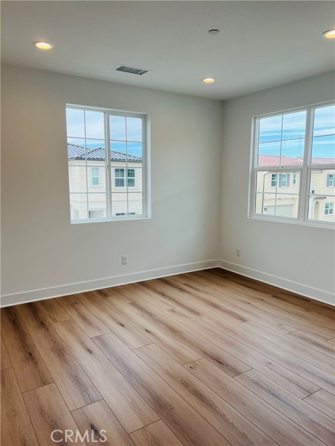 Detail Gallery Image 9 of 21 For 28526 Damson, Saugus,  CA 91350 - 5 Beds | 4 Baths