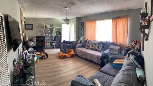 3339 Jeffries Avenue, Los Angeles CA: https://media.crmls.org/medias/9bb1d728-ce89-4bb0-8749-469af4339862.jpg