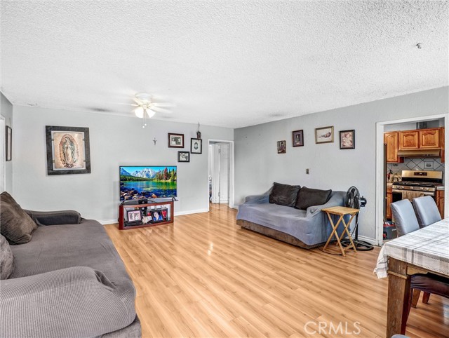Detail Gallery Image 5 of 28 For 6156 Mckinley Ave, South Gate,  CA 90280 - 4 Beds | 2 Baths